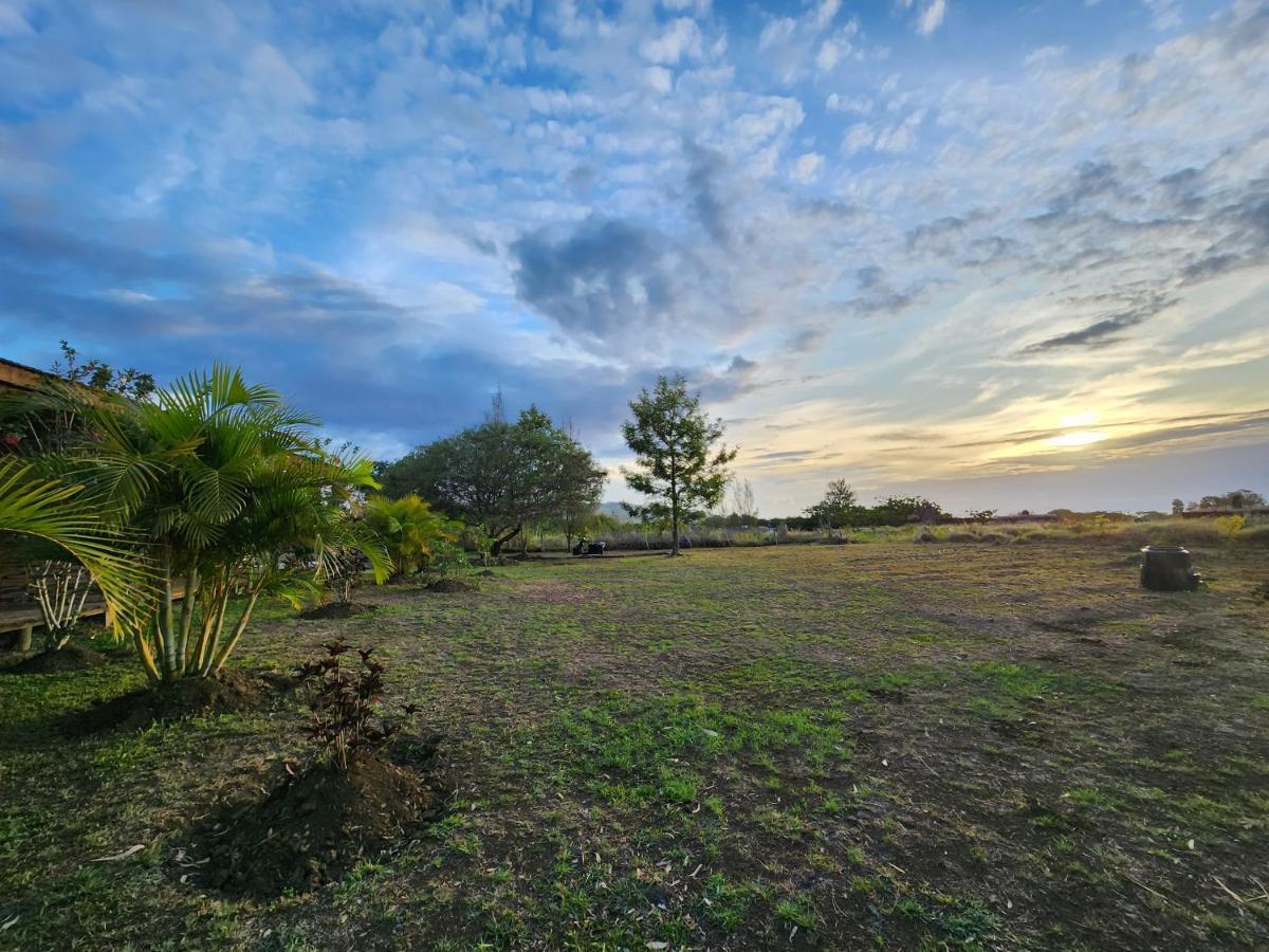 Cabanas Kainga Hanga Roa Exterior photo